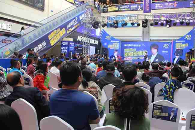 情歌王子黃格選燃爆鄂爾多斯，歐路莎20周年慶鄂爾多斯站完美收官