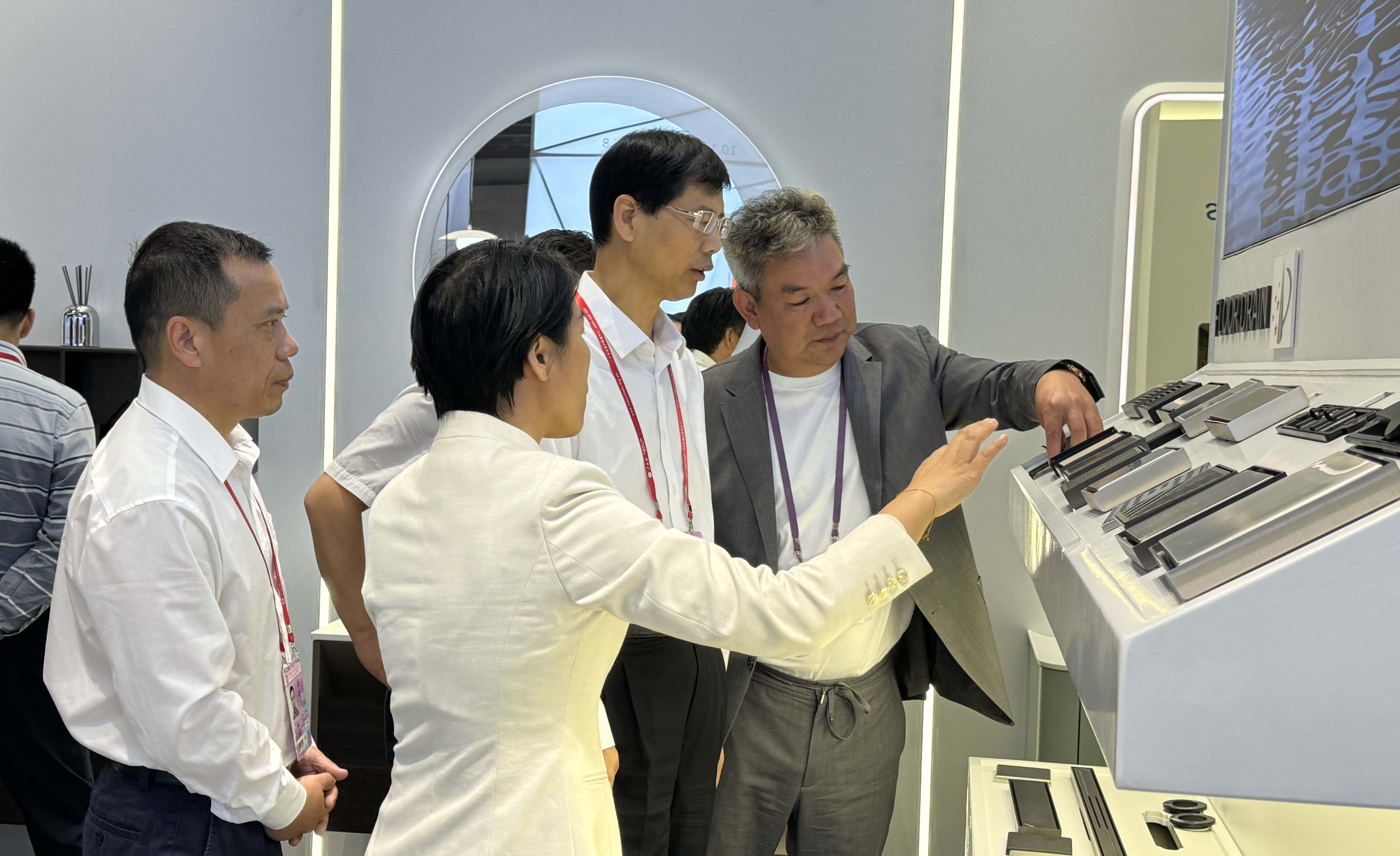 ?省貿(mào)促會會長一行蒞臨 歐路莎衛(wèi)浴實力亮相第136屆廣交會